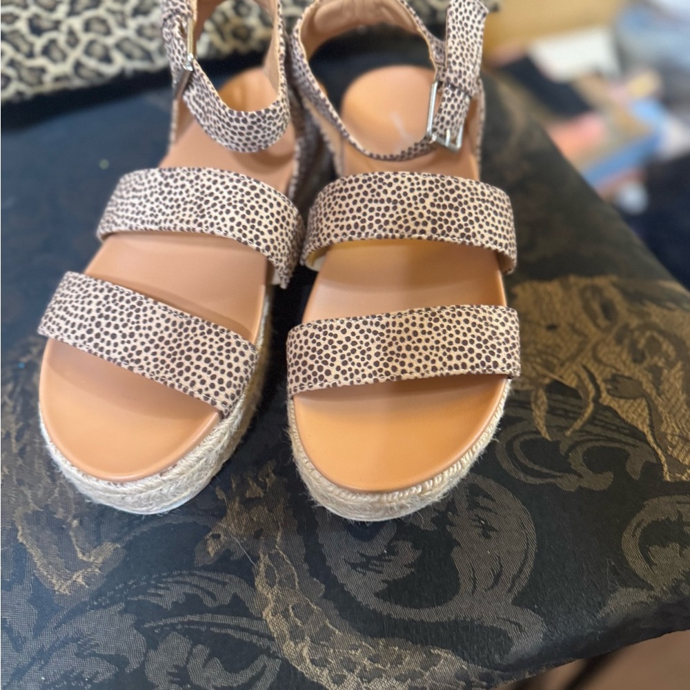 Universal Thread Leopard Print Sandals - image 3